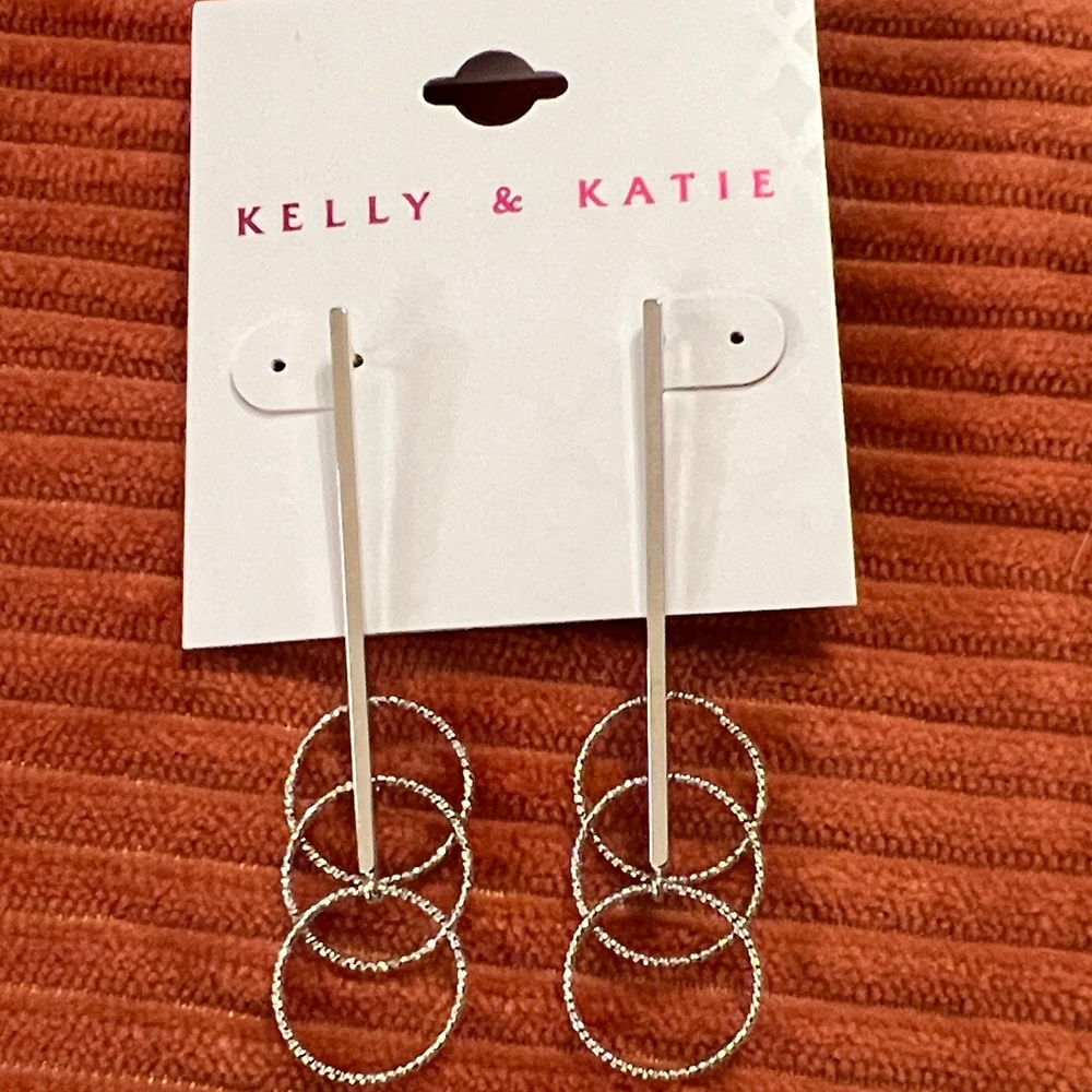 3/$18 Kelly & Katie Silver Triple Circle Drop Earrings Lot 6088